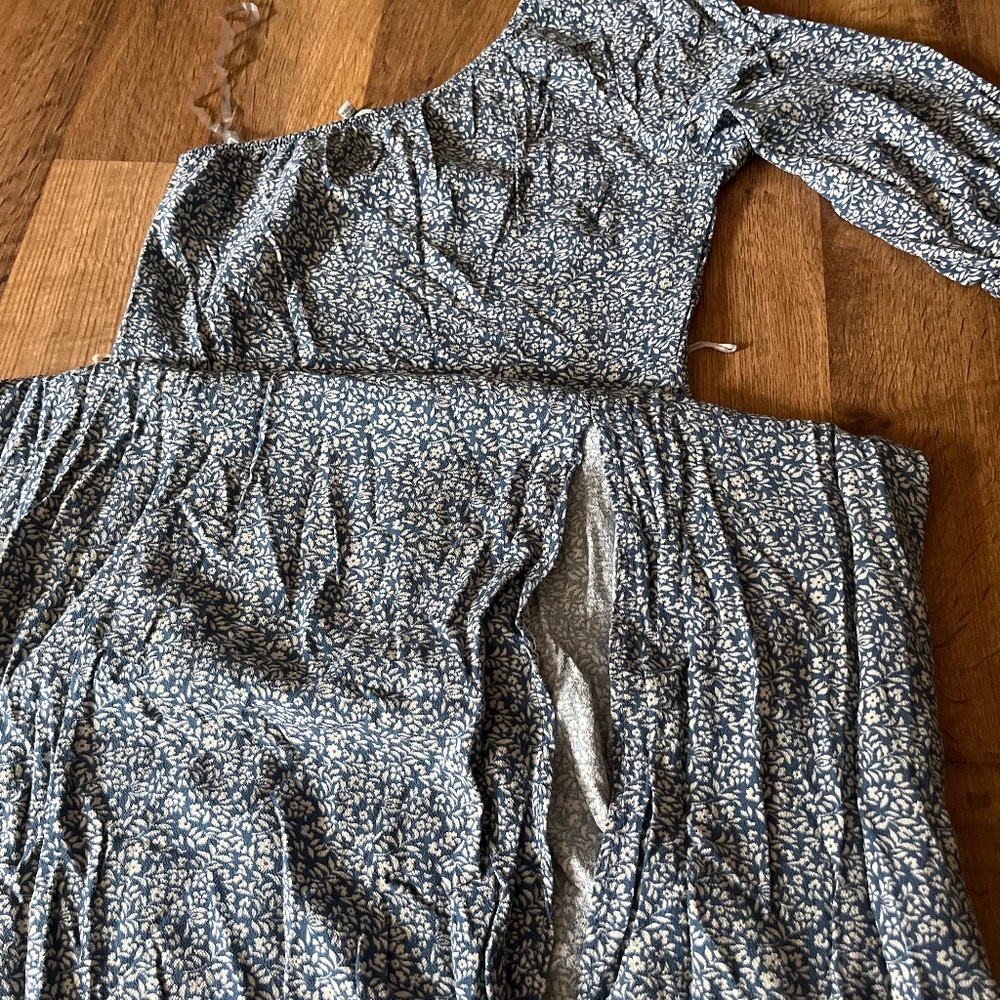 One shoulder dress